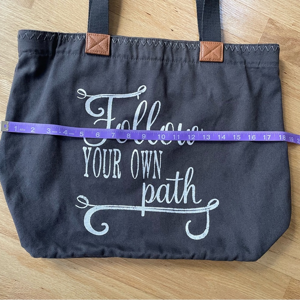THIRTY ONE Canvas WANDER Tote Follow Your Own Path - Picture 11 of 11
